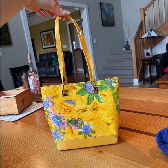 Stuart Weitzman Floral Yellow Tote Bag - Picture 9 of 10